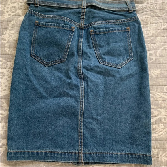 Forever 21 Denim skirt 🦋 - Picture 3 of 3